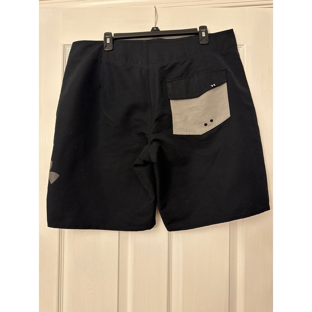 Under Armour Shorts Mens Size 36 Swim Trunks Board Shorts Non- Lined - Picture 2 of 6